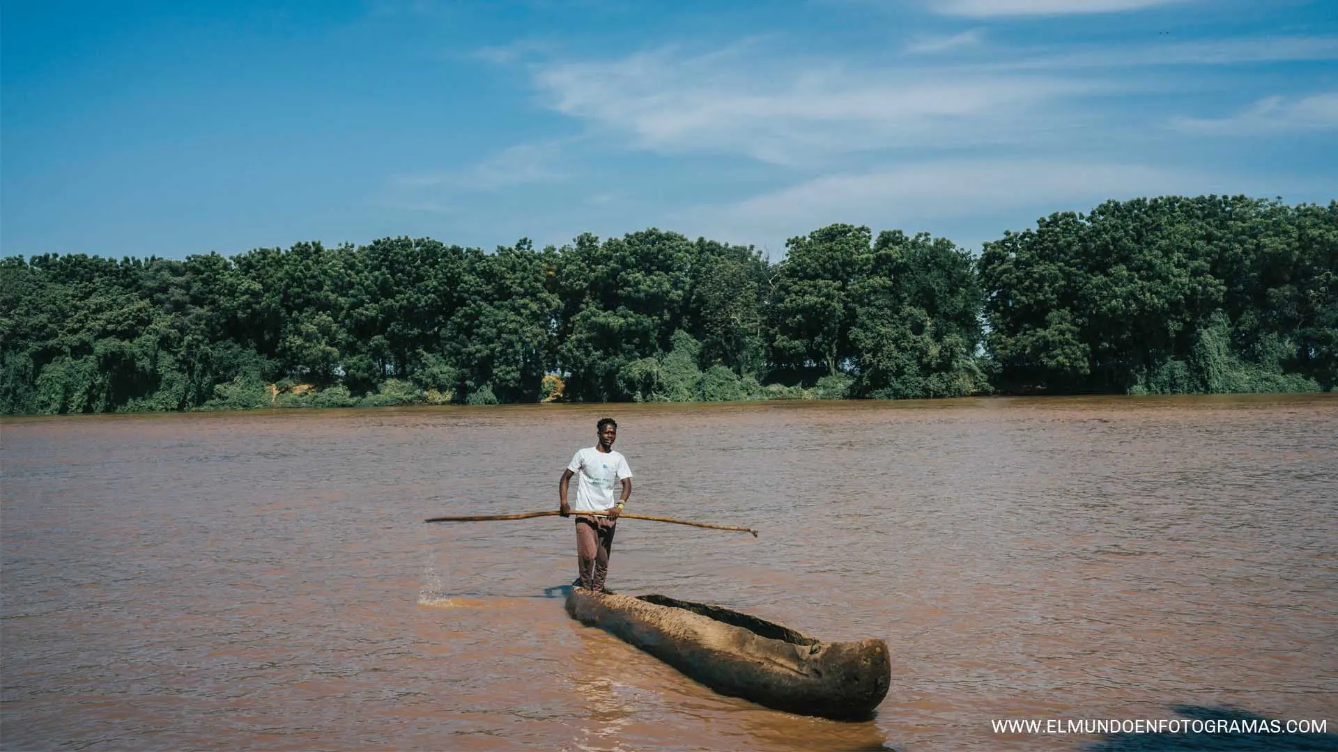 cruzando-el-rio-para-llegar-poblado